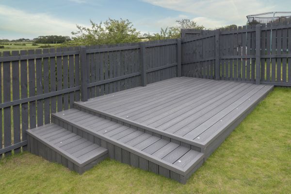 Vinyl Deck Construction in Richland